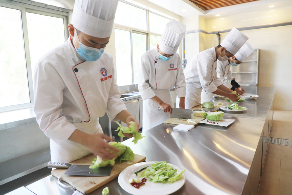 厨师培训+山东英才烹饪学院 (11).JPG